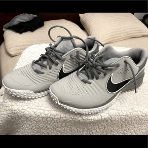 MENS NIKE TURF SHOES.  9.5.  BRAND NEW-NEVER BEEN WORN. GREAT FOR COACHING